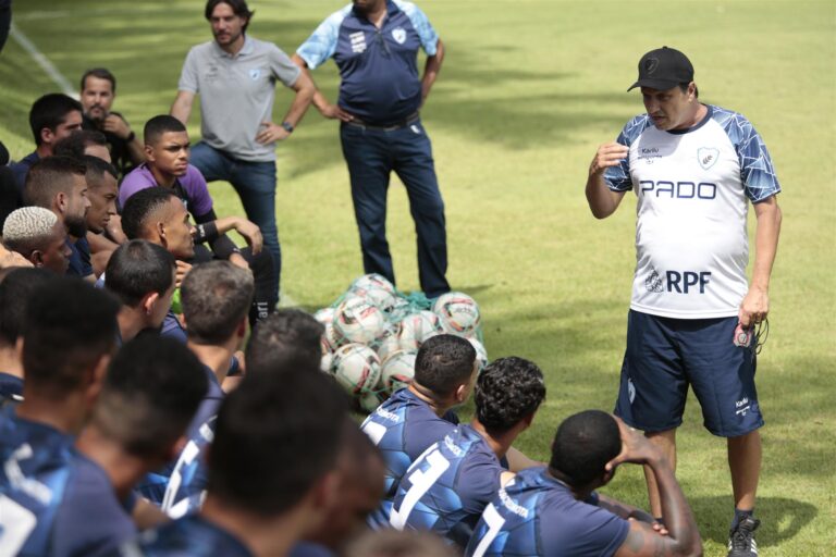 Hoje tem Raposa x Tubarão
