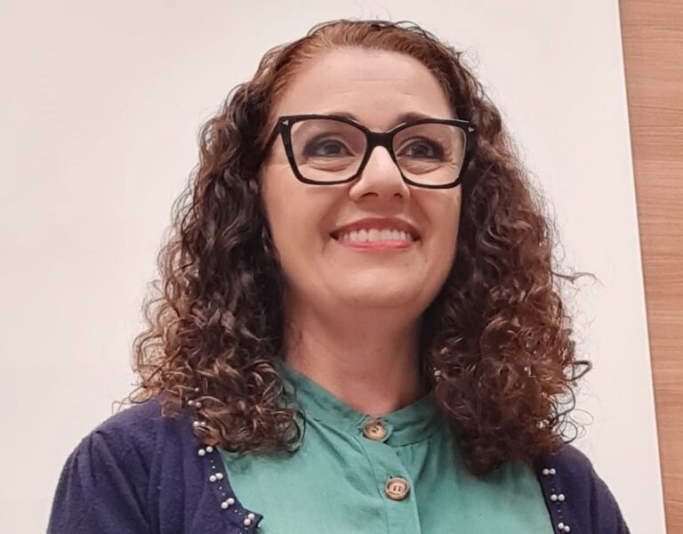 Professora é lançada pré-candidata ao governo do Paraná