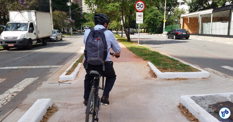 Óleo de soja por banha de porco, Uber por bicicleta. Brasileiro dá seus pulos pra viver com esta inflação