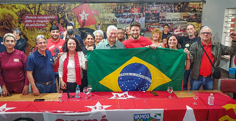 Convenção com pouca festa confirma Requião, mas deixa vaga de candidato ao Senador aberta