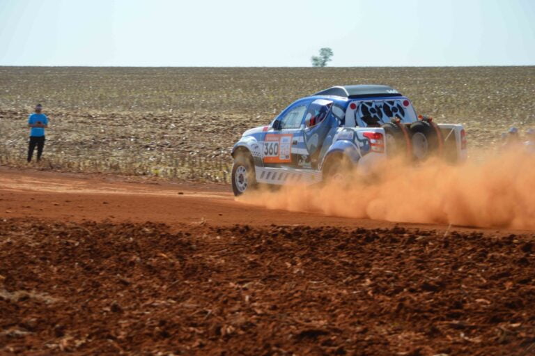 Braço Curto comemora primeira etapa do Rally dos Sertões
