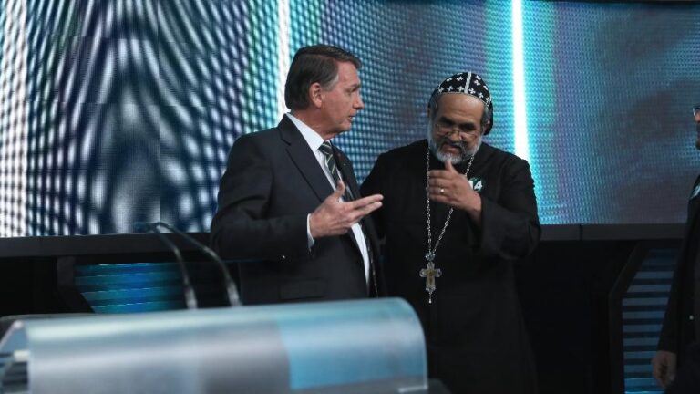 Padre Kelmon deu vexame, mas cumpriu seu papel