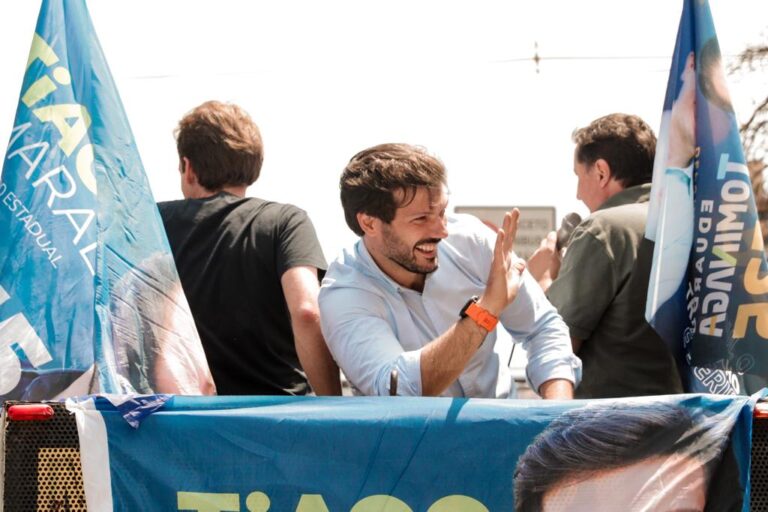 Dia de carreatas e lembrar que amanhã tem eleição