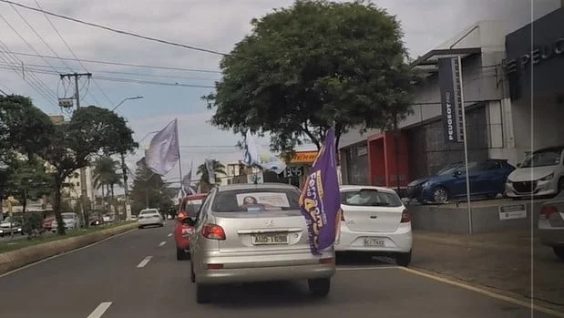 Dia de carreatas e lembrar que amanhã tem eleição