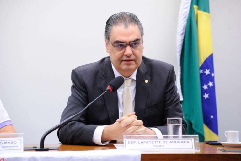 Família Andrada. Há 200 anos no poder