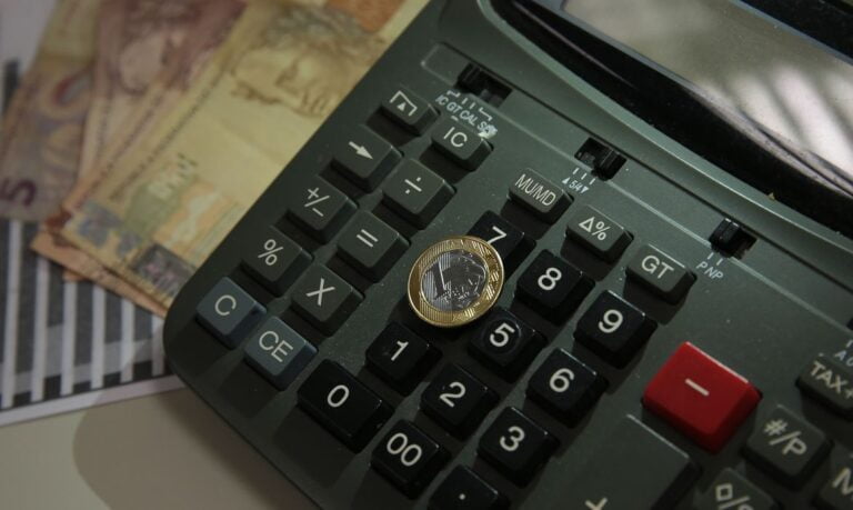 Inflação vai fechar o ano em 4,49%