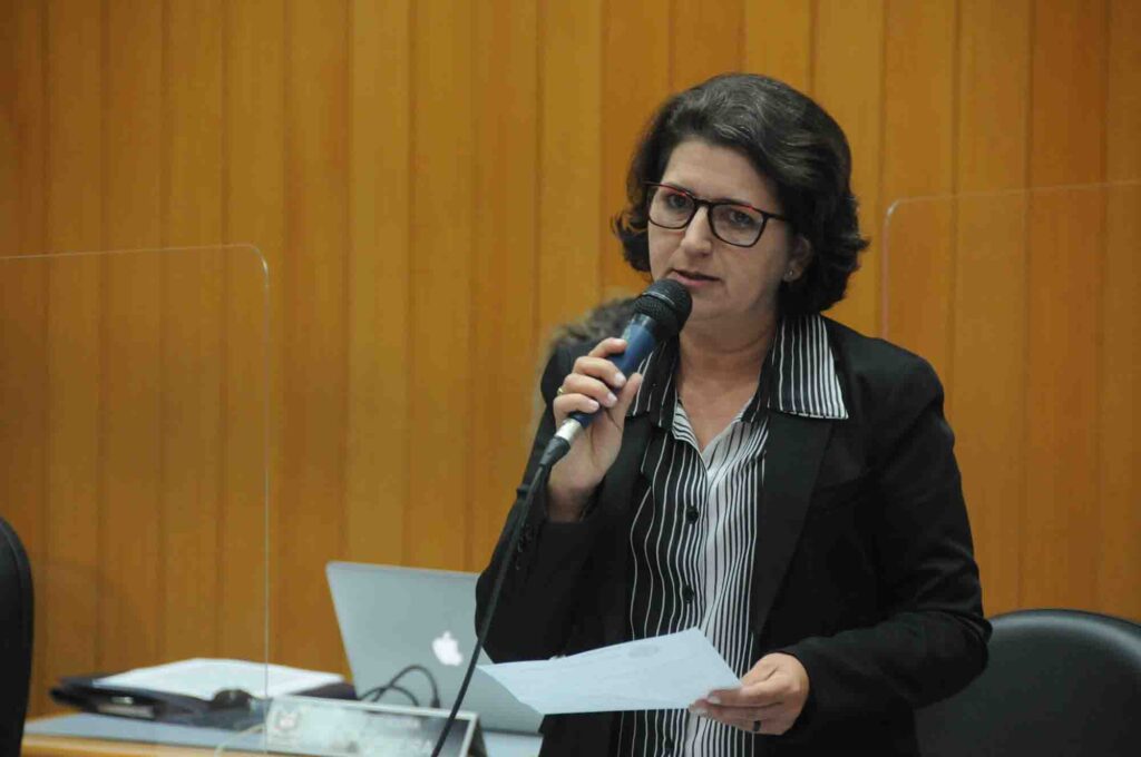 Pais relapsos, crianças em risco
