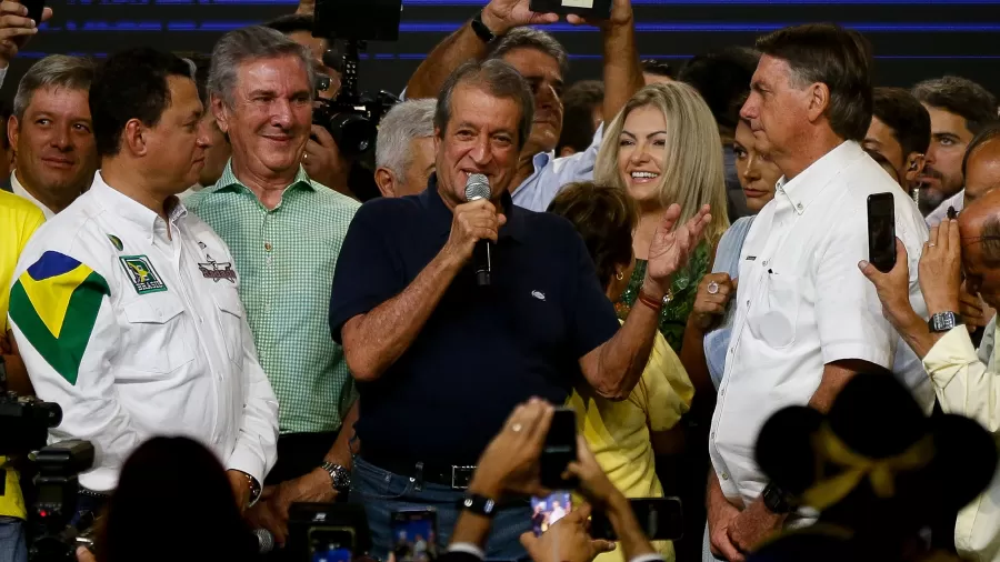 Enquanto alguns choram por Bolsonaro, ele já se arrumou e vai bem, obrigado