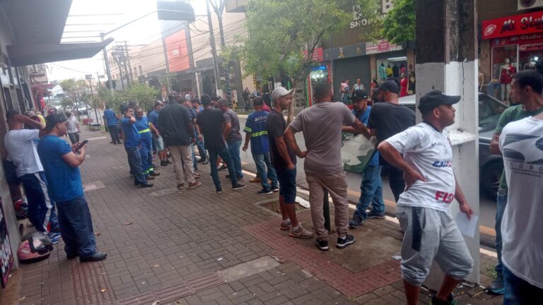 Trabalhadores de terceirizada da Sanepar querem fazer denúncia ao Ministério Público
