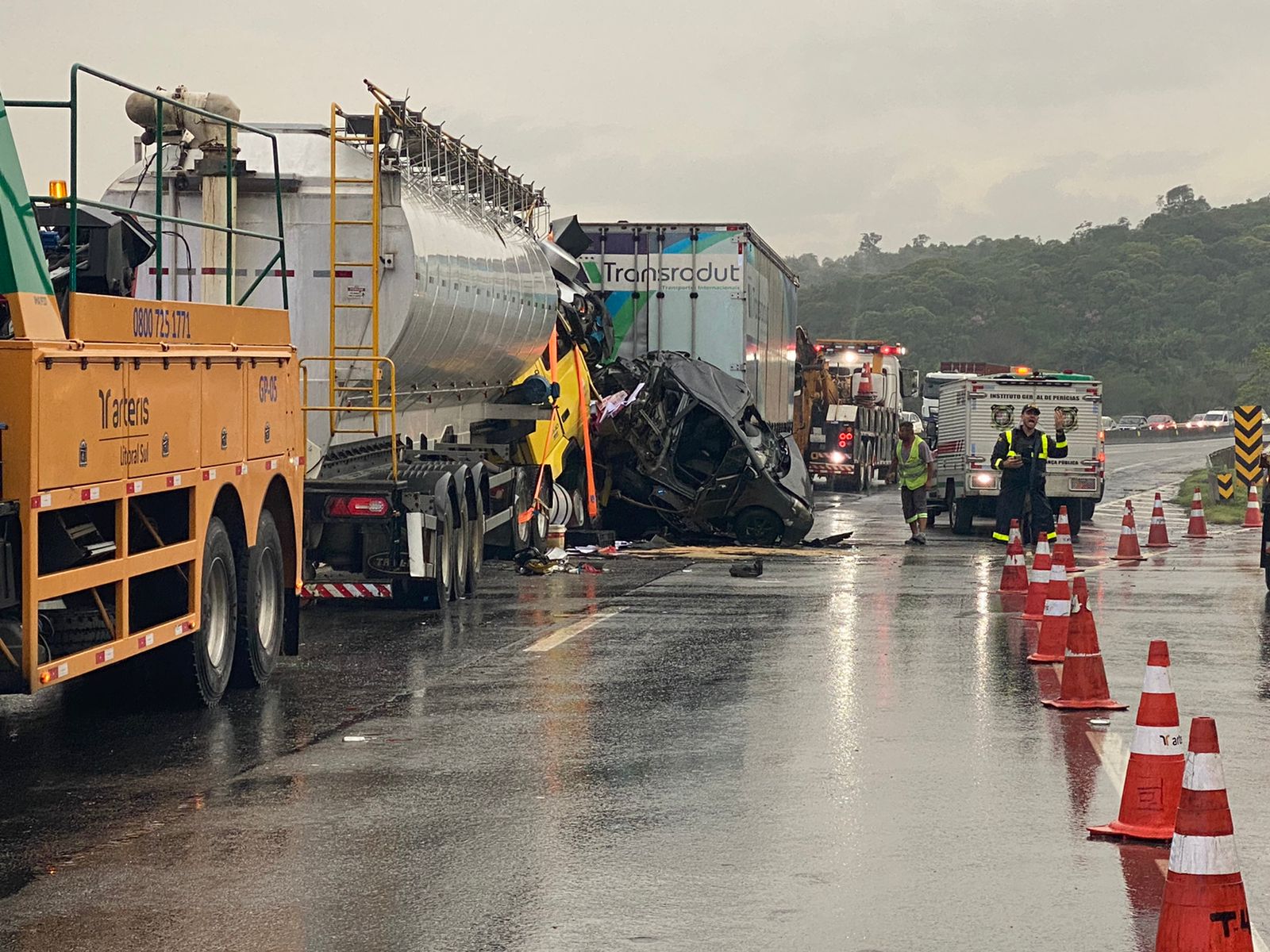 Acidente grave na 101, em Santa Catarina, descida para as praias