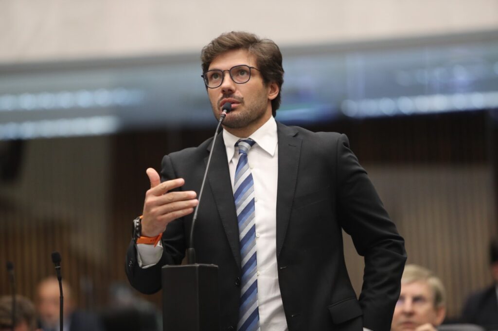 PL dos HUs é aprovado com emendas que garantem gestão pela diretoria e universidades