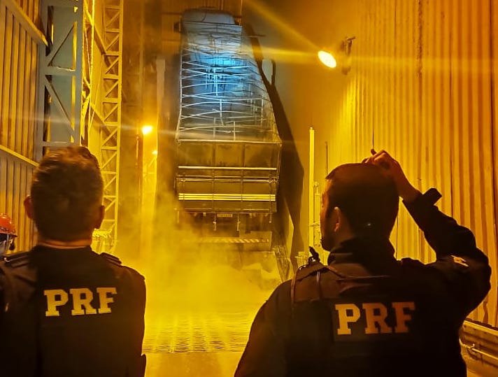 PRF faz apreensão milionária de cocaína no Paraná