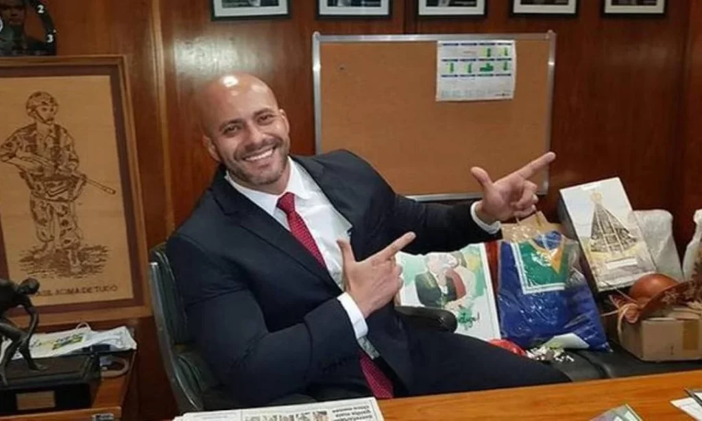 Ex-deputado Daniel Silveira poderá cumprir restante da pena em regime aberto