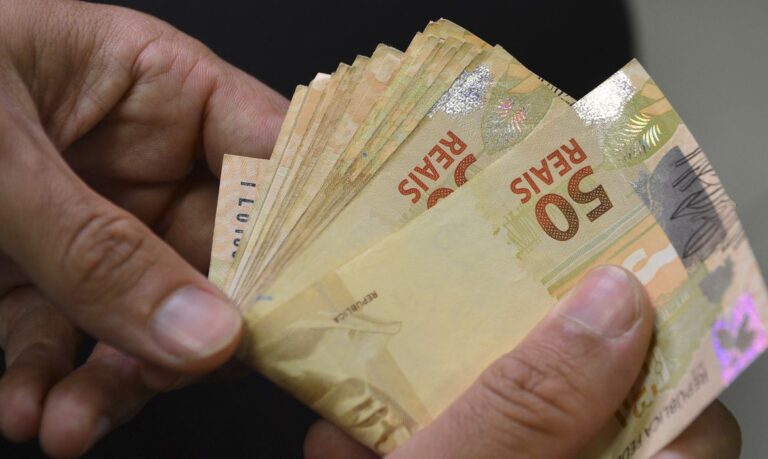 Paraná tem o terceiro maior salário médio do Brasil