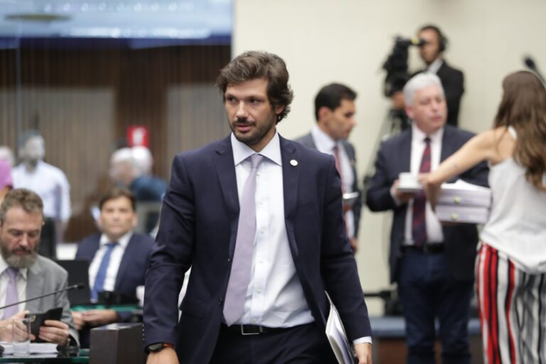 Tiago Amaral vai liderar a maior bancada na Assembleia. E está na briga pela CCJ
