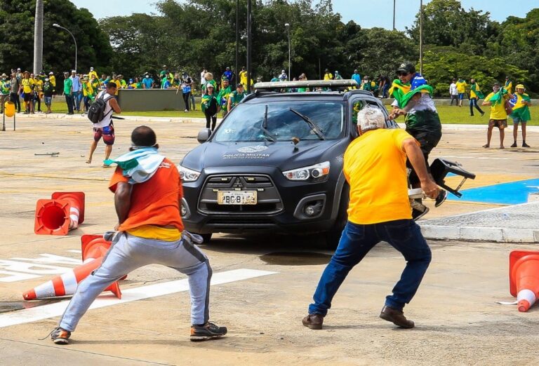 Mais mandatos de busca e apreensão relativos aos atos golpistas