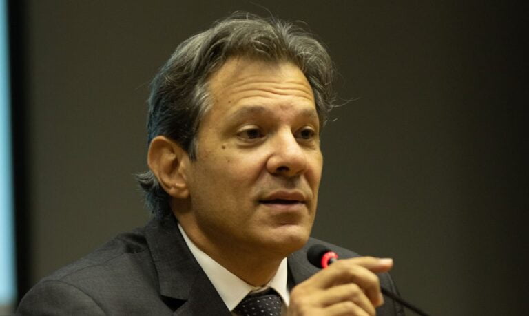Ordem é negociar e não retaliar, diz Haddad sobre tarifas dos EUA