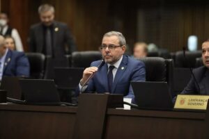 Mais um deputado de Deus dividindo “o pão… dos outros?”