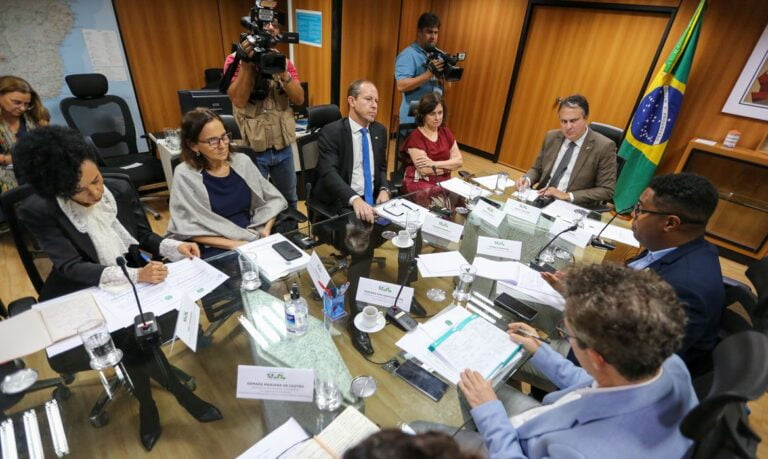 Governo estuda criar disque denúncia contra violência nas escolas