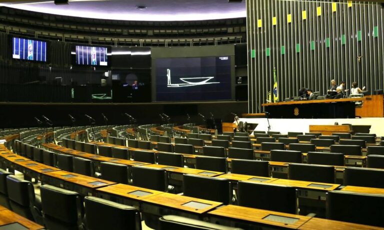 Deputados cabulam a semana inteira do feriadão