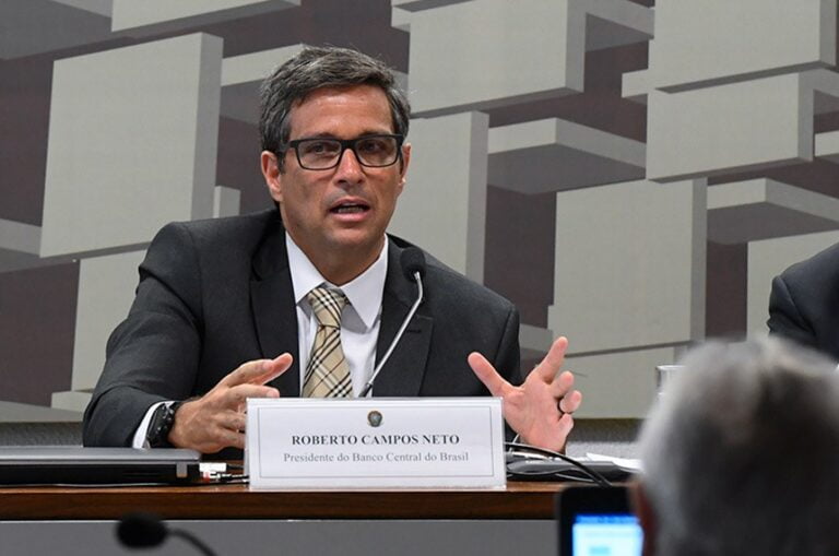 Comissão do Senado quer explicações sobre a alta taxa de juros. Campos Neto convocado para falar sobre o assunto