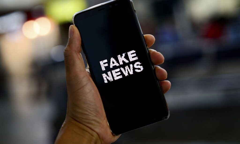 Relatório dá “imunidade” para parlamentares espalharem fakenews