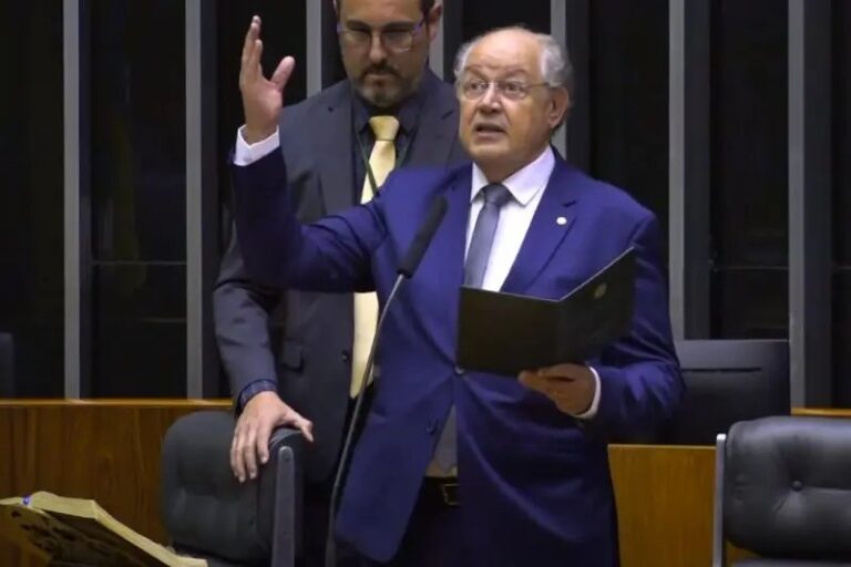 Gleisi Hoffmann critica proposta de Semipresidencialismo apresentada por Hauly