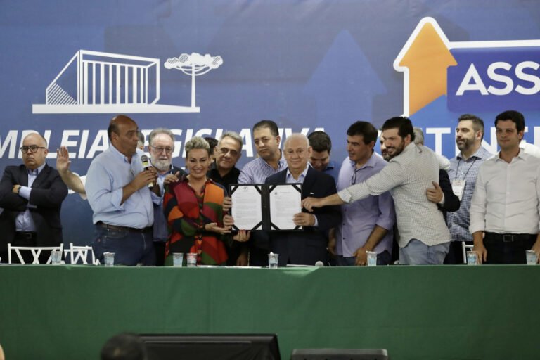 Entidades realizam evento de prestação de contas com deputados de Londrina e Região