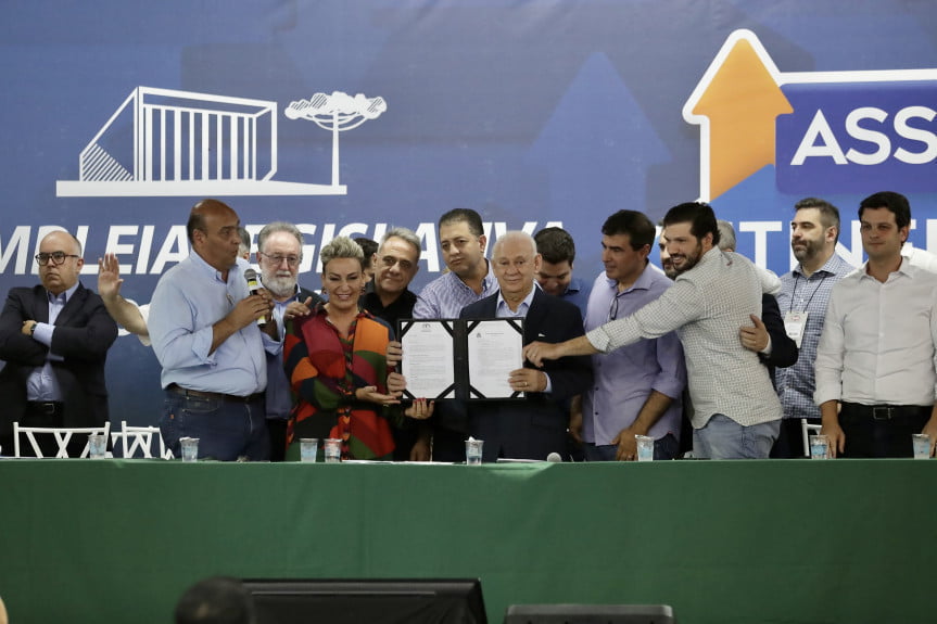 Entidades realizam evento de prestação de contas com deputados de Londrina e Região