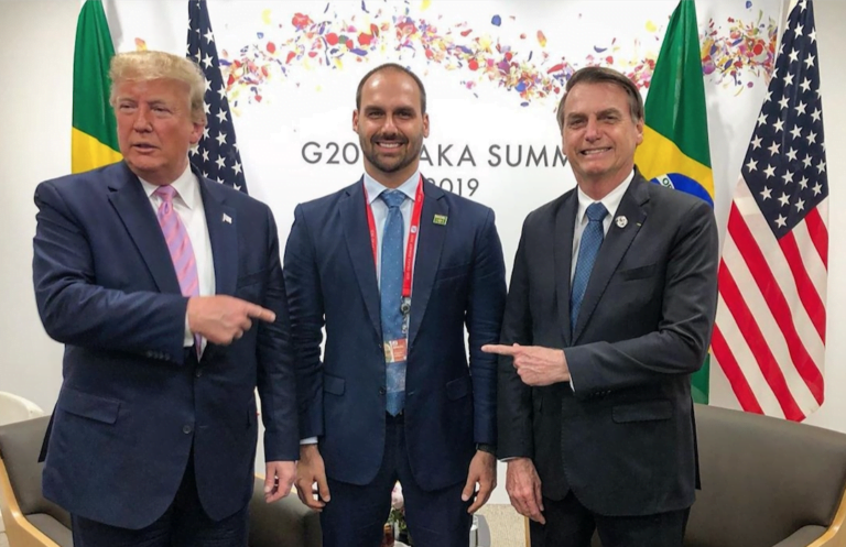 Deputado Eduardo Bolsonaro reorganiza a geopolítica brasileira nas redes sociais, mas desinformação contra a Reforma Tributária não funcionou