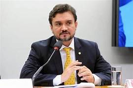 imagem destacada: Lula vai trocar o titular do Ministério do Turismo. Deputado Celso Sabino deve ser o novo comandante