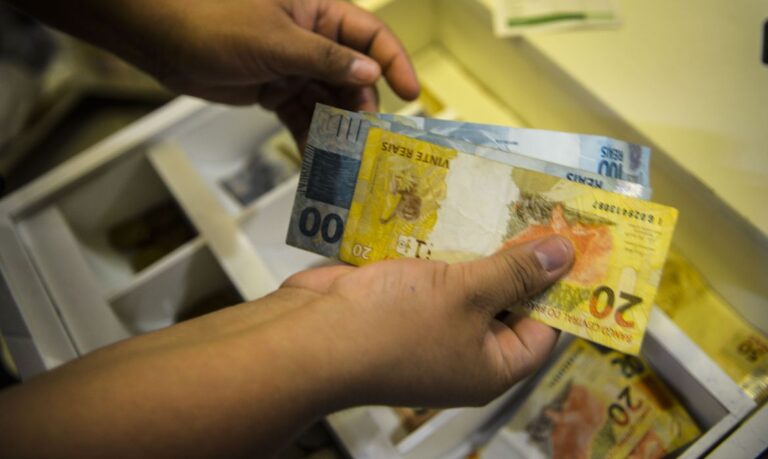 Em Londrina ainda não há definição se haverá aumento de salário