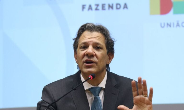 Ministro Haddad desmente criação de imposto sobre o PIX, compra de dólar e pets