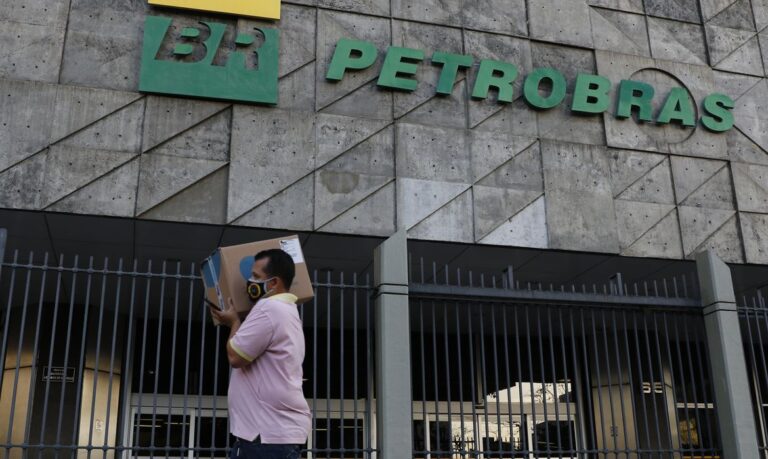 Petrobras anuncia novos poços e retomada de fábricas de fertilizantes