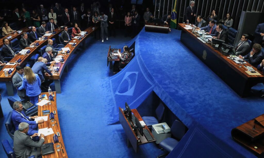 Uma cadeira no Senado pra chamar de sua