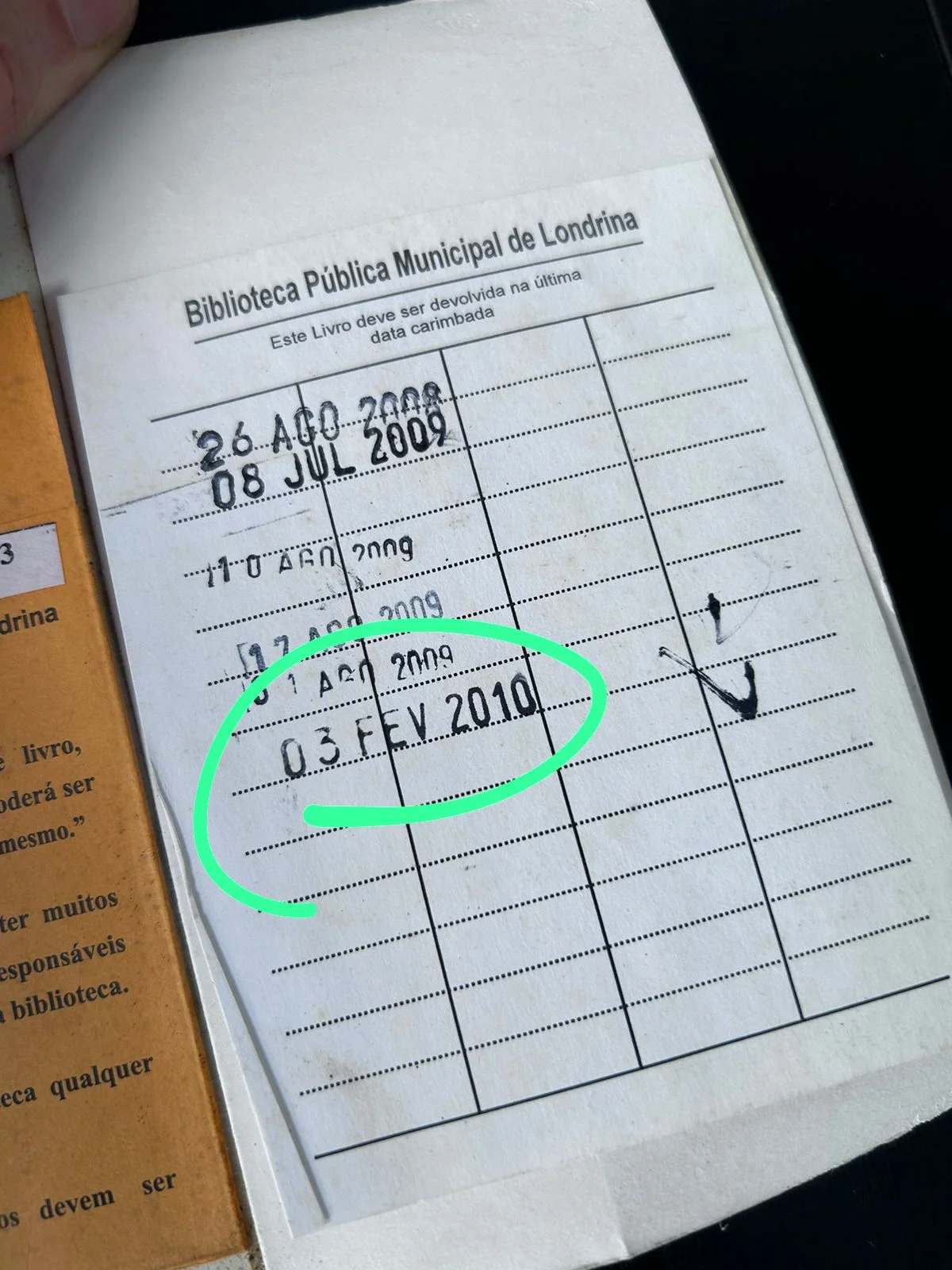 Lembra daquele livro que vc emprestou e não devolveu. Devolve aí. A biblioteca e os novos leitores precisam