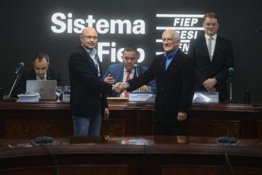 Oposição ganha eleição para comandar a FIEP