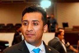 Nada como trabalhar num ambiente de gente educada: Deputado Soldado Adriano xinga de B*sta deputado Renato Freitas