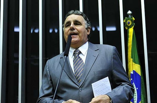Bandidos invadem fazenda do ex-deputado Abelardo Lupion, roubam armas e outros bens da família