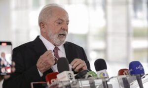 imagem destacada: Lula lança programa para "desendividar" pequenos negócios