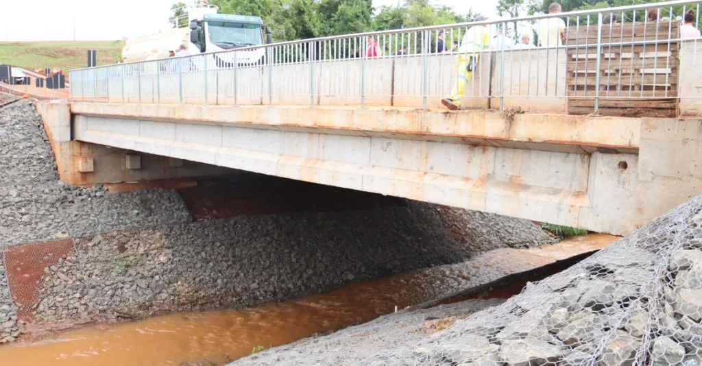 Uma ponte aguardada e comemorada