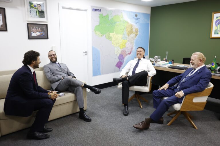 Sabe aquelas fotos que… bem, tão rindo de quê?