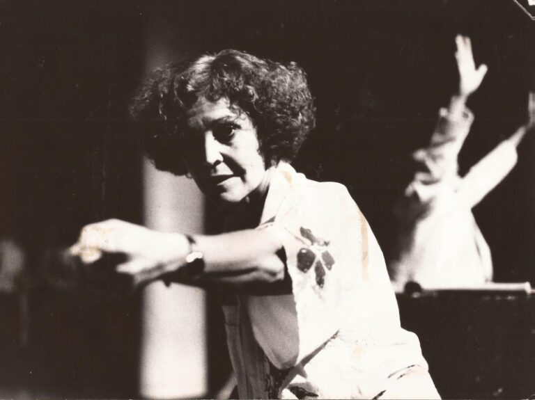 Morreu Nitis Jacon, a mulher de todas as artes