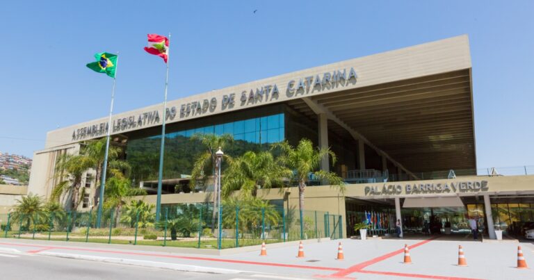 Assembleia Legislativa de Santa Catarina recua e não concederá título a Bolsonaro