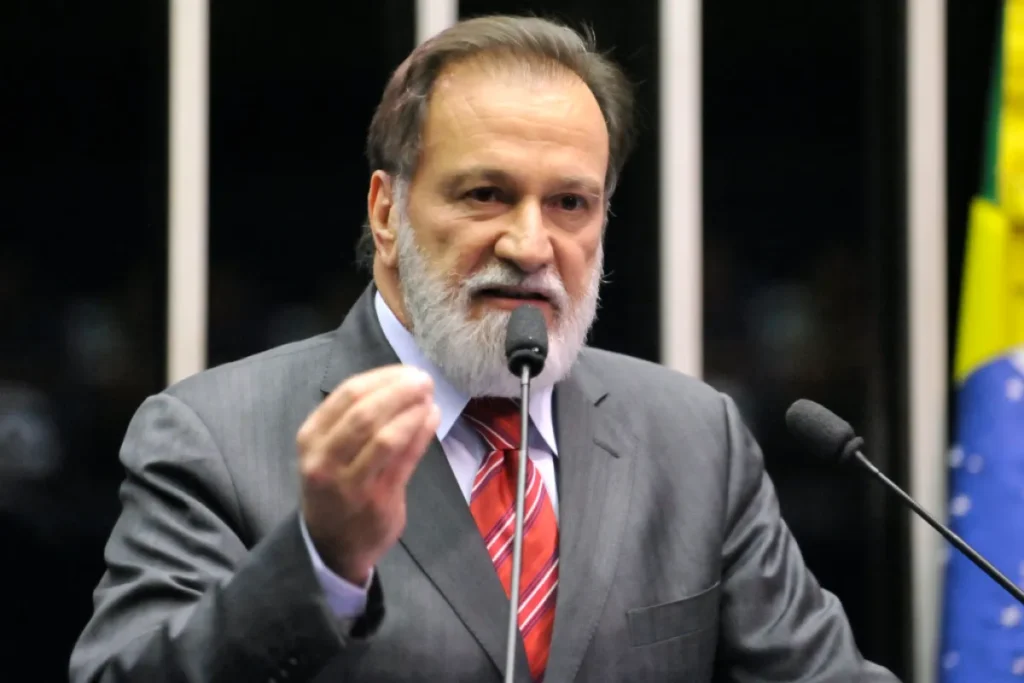 Ainda sobre o bafafá na inauguração do Hospital de Cornélio. Mas afinal, quem é o pai da criança?