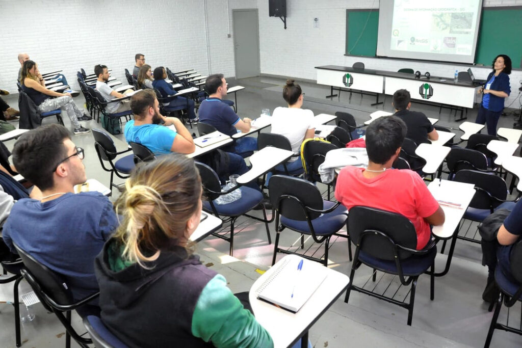 Conselho da UEL vai alinhar as atividades acadêmicas com o ano civil a partir de 2025
