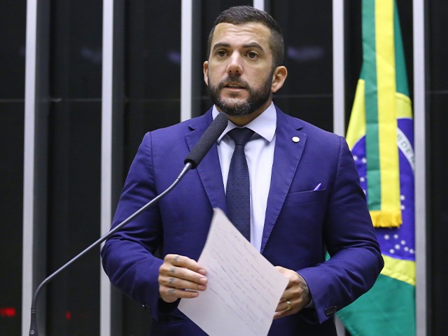 “Fui acordado com um fuzil no rosto”, diz deputado alvo da Operação Lesa Pátria