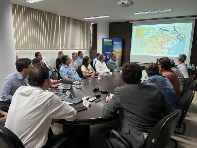Neste momento, em Curitiba, discussão sobre a desativação do trem de cargas Ourinhos/Londrina