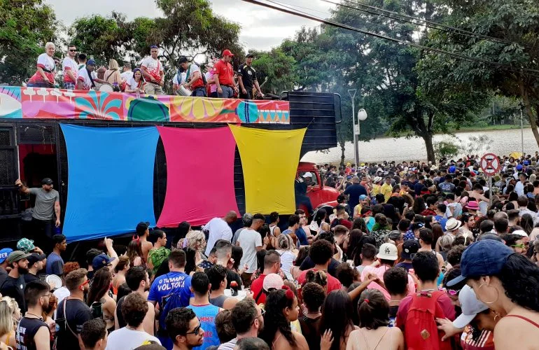 Carnaval em Londrina para o povo? Mas quem é o povo na ordem do dia?