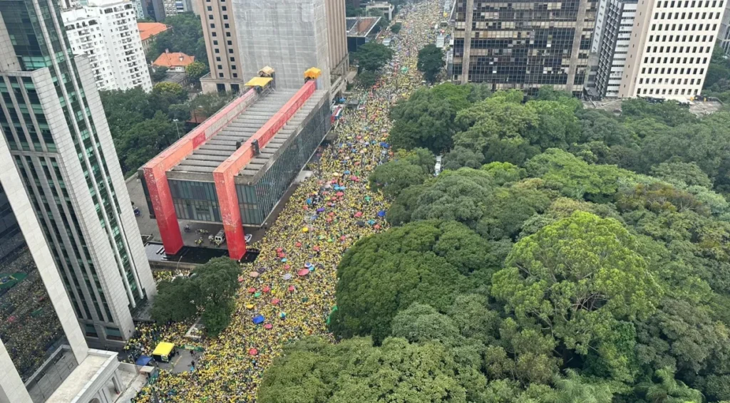 Em defesa do “estado democrático da intervenção militar e a falta de direitos, é isso produção?